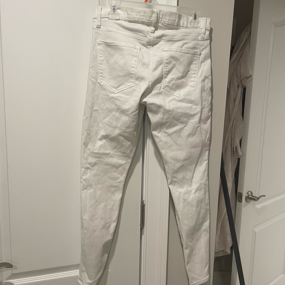 Gap White Skinny Jeans, 30R- make an offer!
